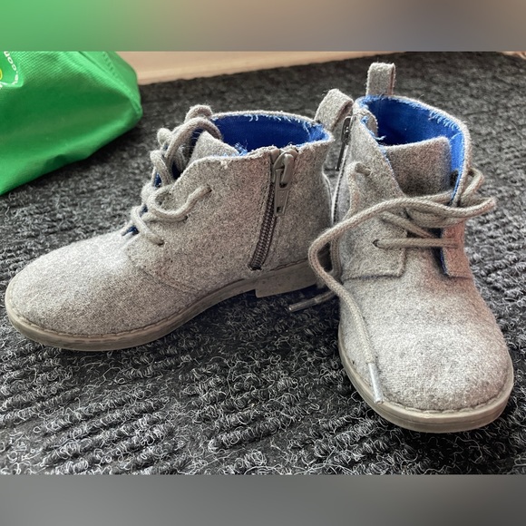 Gap dress shoes size 8T - Picture 2 of 5